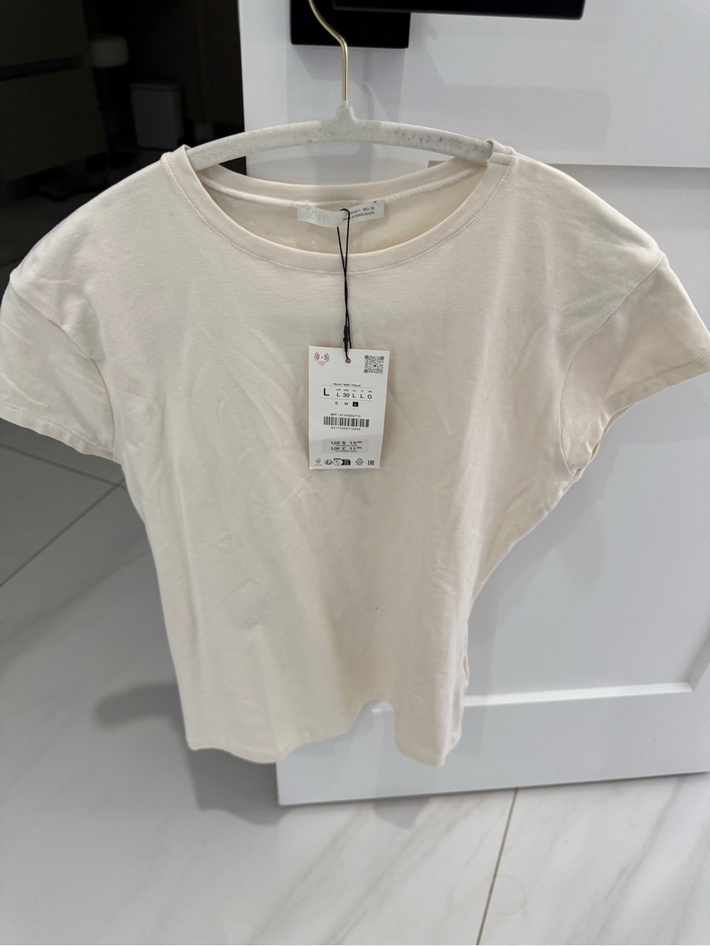 Zara Women's Short Sleeve Crewneck Tee in Cream